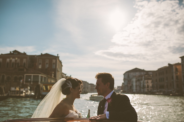 intimate-venice-wedding-photos-by-alessandro-and-veronica-roncaglione-25