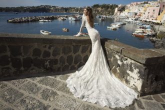 Julie Vino Fall 2017 Kollektion Brautkleid mit lagner Schleppe