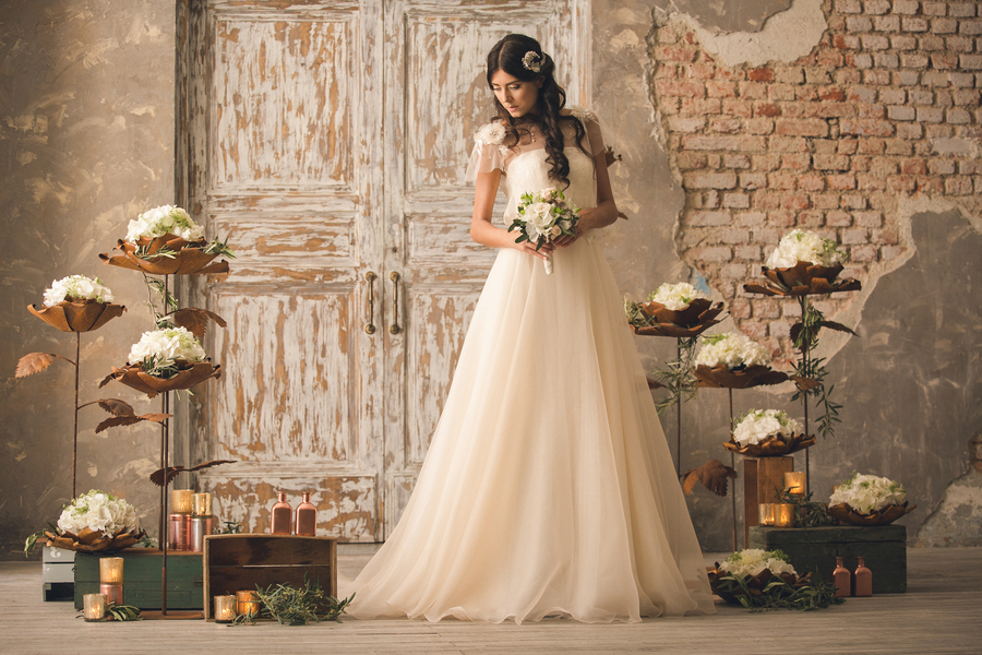 Bezuabernde Braut mit zartem Look für den perfekten Greenery Trend fotografiert von Fotografa Matriminio