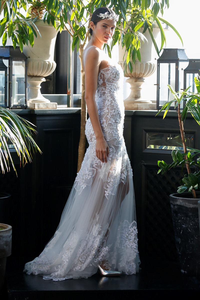 Transparentes Brautkleid Spitze von Francesca Miranda auf dem Hochzeitsblog Brautsalat