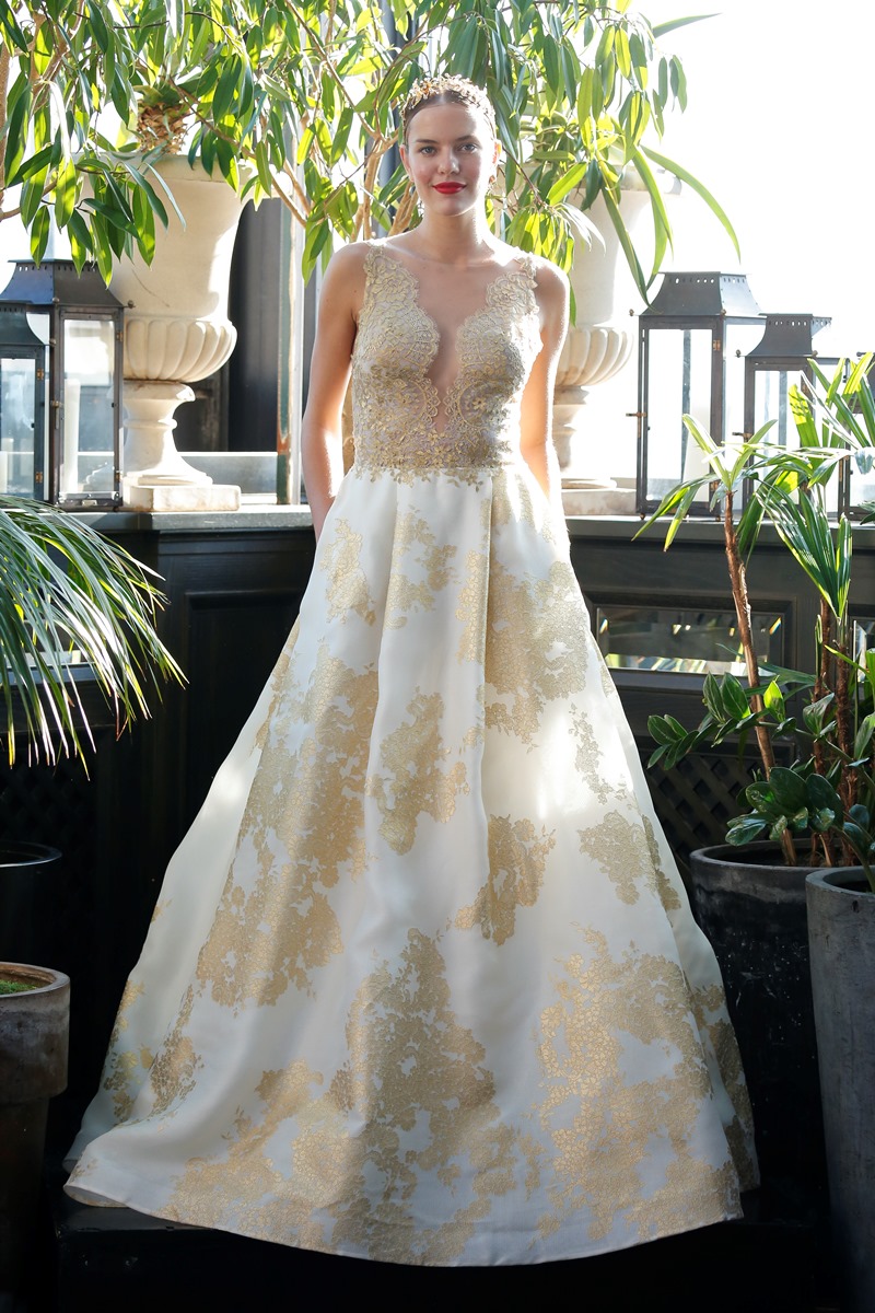 Goldene Spitze Brautkleid von Francesca Miranda auf dem Hochzeitsblog Brautsalat