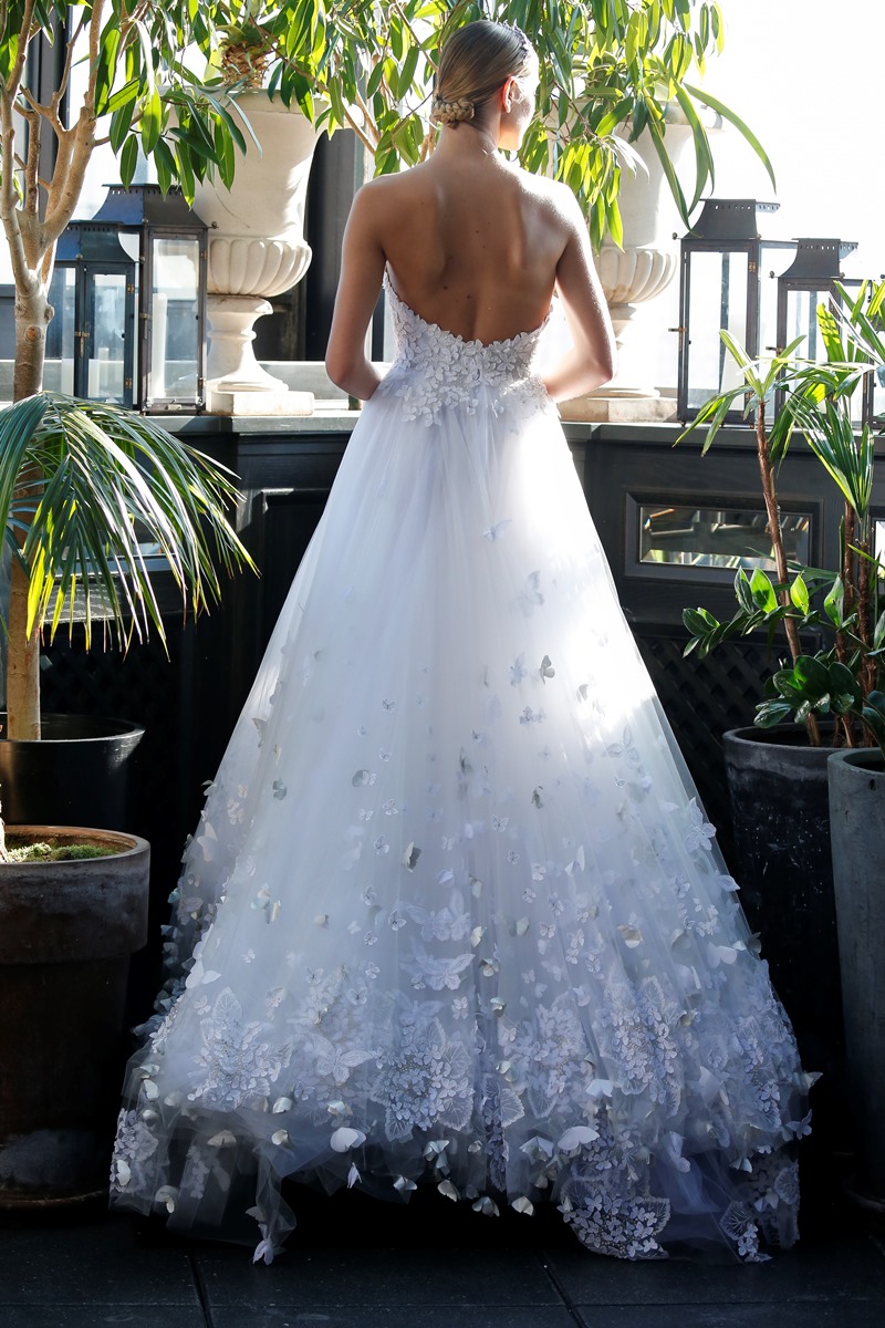 Schmetterling Applikation auf Brautkleid von Francesca Miranda auf dem Hochzeitsblog Brautsalat