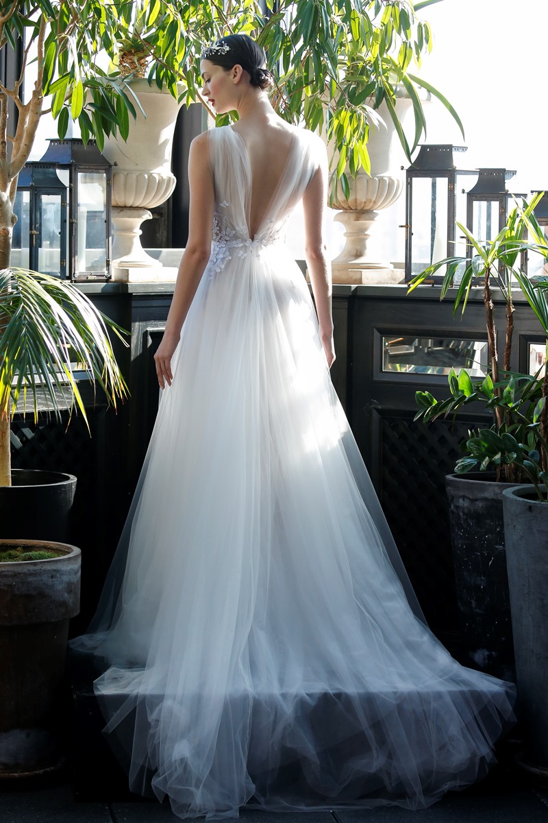 Tüllkleid für romantische Braut von Francesca Miranda auf dem Hochzeitsblog Brautsalat