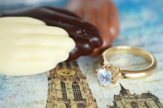 Verlobungsring: an welcher Hand tragen?