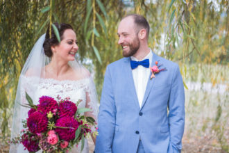 Brautpaar lacht gemeinsam | Mannikus Made – Annika Meissner