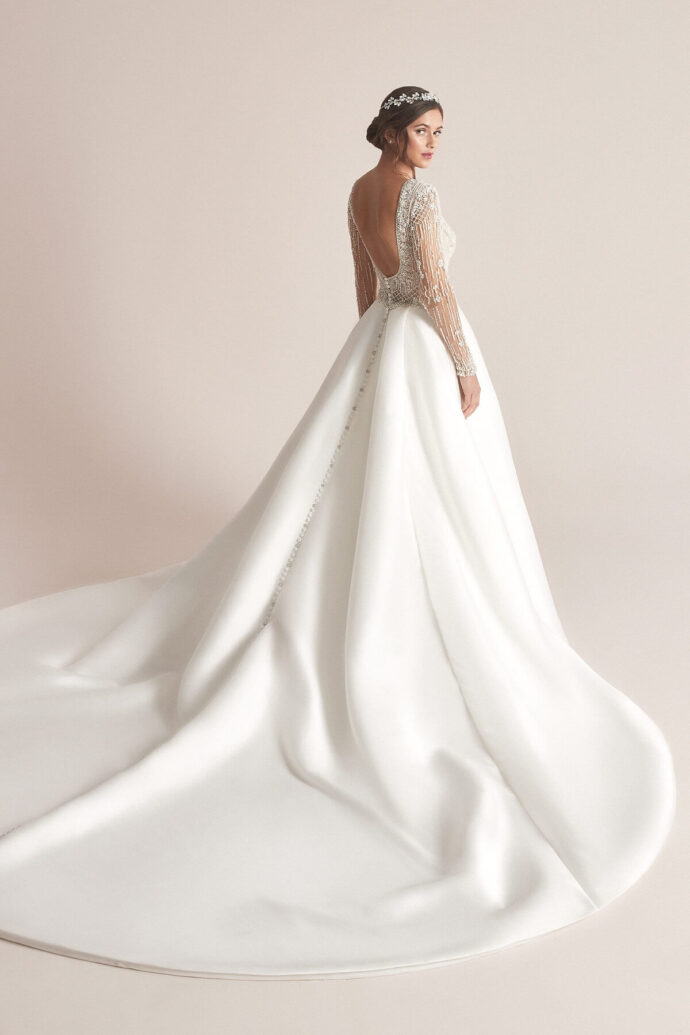 Winterhochzeit Brautkleid: Langärmliges Kleid Carson von Justin Alexander 