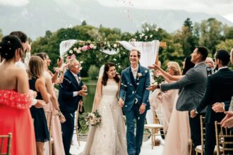 Hochzeitsfotograf Preis: Erstes Hochzeitsfoto nach der Trauung von Hochzeitsfotografen Matteo & Nata