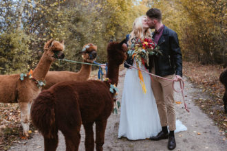 Kuss vor Zuschauern | Deinz-Fotografie by Deniz Pekdemir