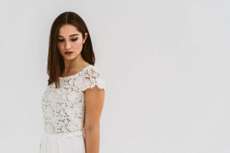 Oberteil mit Blumenspitze | Die Bahrnausen Hochzeitsfotografie